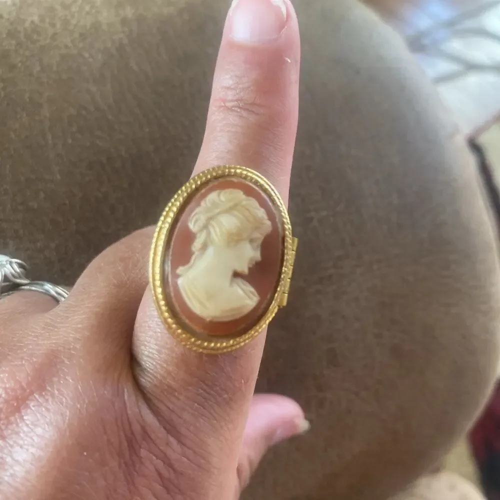 Vintage Avon Cameo Perfume Ring